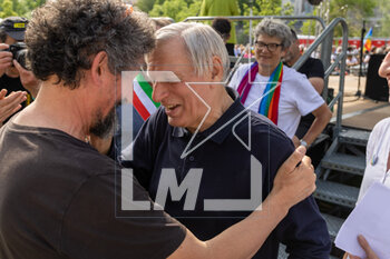 2023-05-07 - Don Luigi Ciotti and Don Fabio Corazzina - BERGAMO-BRESCIA IN CAMMINO - REPORTAGE - EVENTS