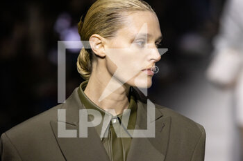 24/02/2023 - A model walks the runway at the Tod's fashion show during the Milan Fashion Week Womenswear Fall/Winter 2023/2024 on February 24, 2023 in Milan, Italy. ©Photo: Cinzia Camela. - TOD'S FASHION SHOW AND GUESTS - NEWS - MODA