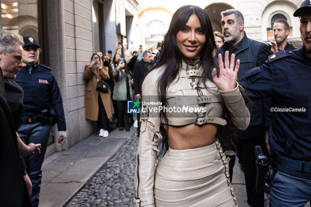 Kim Kardashian - Dolce & Gabbana store - NEWS - FASHION