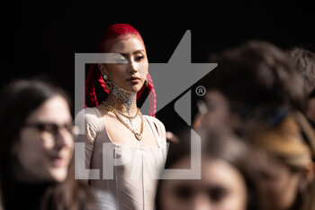 2023-02-25 - A guest is sean at Dolce & Gabbana fashion show, Milan Fashion Week Womenswear Fall/Winter 2023/2024 ©Photo: Cinzia Camela. - DOLCE & GABBANA CELEBRITY AND STREET STYLE - NEWS - FASHION
