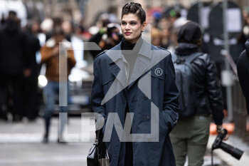26/02/2023 - A model is seen after the Giorgio Armani fashion show during the Milan Fashion Week Womenswear Fall/Winter 2023/2024 on February 26, 2023 in Milan, Italy. ©Photo: Cinzia Camela. ©Photo: Cinzia Camela. - GIORGIO ARMANI CELEBRITY AND STREET STYLE - NEWS - MODA