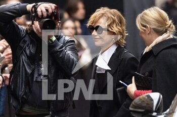 26/02/2023 - Isabelle Huppert is seen on the front row of the Giorgio Armani fashion show during the Milan Fashion Week Womenswear Fall/Winter 2023/2024 on February 26, 2023 in Milan, Italy. ©Photo: Cinzia Camela. - GIORGIO ARMANI CELEBRITY AND STREET STYLE - NEWS - MODA