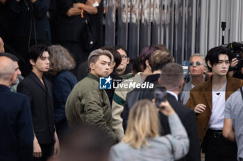 2023-09-21 - Enhypen band members (L-R) Jungwon, Jay, Heeseung, Niki, and Sunghoon arrive at the Prada fashion show during the Milan Fashion Week Womenswear Spring/Summer 2024 on September 21, 2023 in Milan, Italy. ©Photo: Cinzia Camela. - PRADA - CELEBRITY - MILAN FASHION WEEK - WOMENSWEAR SPRING/SUMMER 2024 - NEWS - FASHION