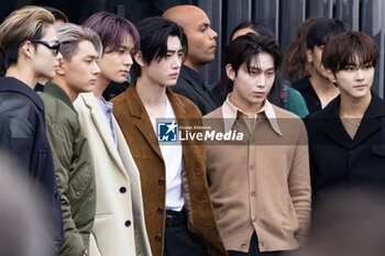2023-09-21 - Enhypen band members (L-R) Niki, Jay, Heeseung, Sunghoon, Sunoo, Jungwon, arrive at the Prada fashion show during the Milan Fashion Week Womenswear Spring/Summer 2024 on September 21, 2023 in Milan, Italy. ©Photo: Cinzia Camela. - PRADA - CELEBRITY - MILAN FASHION WEEK - WOMENSWEAR SPRING/SUMMER 2024 - NEWS - FASHION