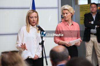 2023-05-25 - The president of the European parliament Ursula Von der Leyen with the Italian president of the council of ministers Giorgia Meloni and the president of the Emilia Romagna region during the press meeting on the occasion of the inspection carried out in the region in the provinces affected by the flood. Bologna, Italy, May 25, 2023. photo: stringer bologna - THE PRESIDENT OF THE EUROPEAN PARLIAMENT URSULA VON DER LEYEN WITH THE ITALIAN PRESIDENT OF THE COUNCIL OF MINISTERS GIORGIO MELONI AND THE PRESIDENT OF THE EMILIA ROMAGNA REGION DURING THE PRESS METING IN BOLOGNA - NEWS - POLITICS