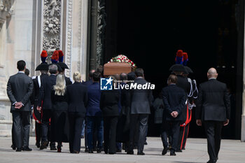 2023-06-14 - Coffin seen during the state funeral for the former Italian Prime Minister Silvio Berlusconi at Duomo on June 14, 2023 in Milan, Italy. Credit: Tiziano Ballabio - THE STATE FUNERAL OF SILVIO BERLUSCONI IN MILAN - NEWS - POLITICS