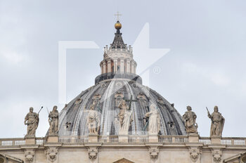 2023-01-15 - Cupola di San Pietro during Pope Francis speaks from the window of the apostolic palace during the weekly Angelus prayer on January 15, 2023 in The Vatican.
(Photo by Fabrizio Corradetti / LiveMedia) - ANGELUS POPE FRANCESCO - NEWS - RELIGION