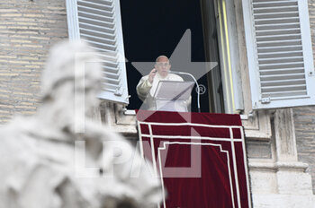 2023-01-15 - Pope Francis speaks from the window of the apostolic palace during the weekly Angelus prayer on January 15, 2023 in The Vatican.
(Photo by Fabrizio Corradetti / LiveMedia) - ANGELUS POPE FRANCESCO - NEWS - RELIGION