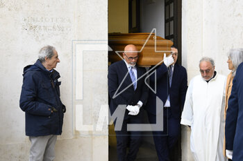 2023-04-13 - The entrance to the coffinduring the funeral of Alessandro Parini, who died in the Tel Aviv bombing, in the Basilica of Saints Peter and Paul in Eur 13th April 2023, Rome, Italy. - ALESSANDRO PARINI FUNERAL - NEWS - RELIGION