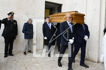 2023-04-13 - The entrance to the coffin during the funeral of Alessandro Parini, who died in the Tel Aviv bombing, in the Basilica of Saints Peter and Paul in Eur 13th April 2023, Rome, Italy. - ALESSANDRO PARINI FUNERAL - NEWS - RELIGION