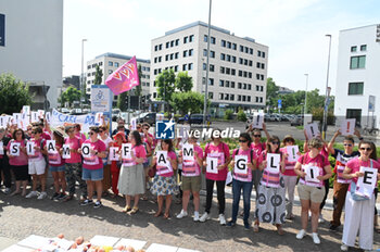 2023-06-23 - The protest in front of the Court of Padua - PROTEST OF RAINBOW FAMILIES AT THE COURT OF PADUA - NEWS - SOCIETY