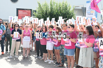 2023-06-23 - The protest in front of the Court of Padua - PROTEST OF RAINBOW FAMILIES AT THE COURT OF PADUA - NEWS - SOCIETY