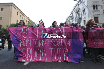 2023-11-25 - Demonstrators with banners against violence on women - GIORNATA CONTRO LA VIOLENZA SULLE DONNE 2023 _ NON UNA DI MENO - NEWS - SOCIETY