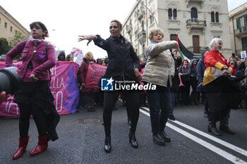 2023-11-25 - Demonstrators dancing flamenco before the procession’ walk - GIORNATA CONTRO LA VIOLENZA SULLE DONNE 2023 _ NON UNA DI MENO - NEWS - SOCIETY