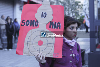 2023-11-25 - Demonstrators shows banner against violence on women - GIORNATA CONTRO LA VIOLENZA SULLE DONNE 2023 _ NON UNA DI MENO - NEWS - SOCIETY