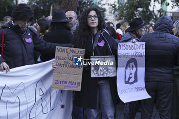 2023-11-25 - Demonstrators shows banner against violence on women - GIORNATA CONTRO LA VIOLENZA SULLE DONNE 2023 _ NON UNA DI MENO - NEWS - SOCIETY
