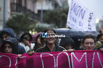 2023-11-25 - Demonstrators walk on the streets of Messina - GIORNATA CONTRO LA VIOLENZA SULLE DONNE 2023 _ NON UNA DI MENO - NEWS - SOCIETY