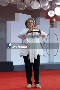 2023-08-30 - Liliana Cavani poses with the Golden Lion For Lifetime Achievement at the opening ceremony at the 80th Venice International Film Festival on August 30, 2023 in Venice, Italy. ©Photo: Cinzia Camela. - GOLDEN LION FOR LIFETIME ACHIEVEMENT TO LILIANA CAVANI - 80° VENICE INTERNATIONAL FILM FESTIVAL - NEWS - VIP