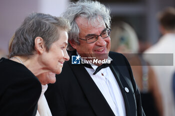 2023-08-30 - Carlo Rovelli, Charlotte Rampling and Director Liliana Cavani attend the opening red carpet at the 80th Venice International Film Festival on August 30, 2023 in Venice, Italy. ©Photo: Cinzia Camela. - OPENING RED CARPET - 80° VENICE INTERNATIONAL FILM FESTIVAL - NEWS - VIP