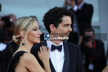 2023-08-30 - Olivia Hamilton and Damien Chazelle attend the opening red carpet at the 80th Venice International Film Festival on August 30, 2023 in Venice, Italy. ©Photo: Cinzia Camela. - OPENING RED CARPET - 80° VENICE INTERNATIONAL FILM FESTIVAL - NEWS - VIP
