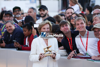 2023-08-30 - Liliana Cavani poses with the Golden Lion For Lifetime Achievement at the opening ceremony at the 80th Venice International Film Festival on August 30, 2023 in Venice, Italy. ©Photo: Cinzia Camela. - OPENING RED CARPET - 80° VENICE INTERNATIONAL FILM FESTIVAL - NEWS - VIP