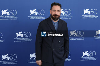 2023-08-31 - Pablo Larrain attends a photocall for 'El Conde' at the 80th Venice International Film Festival on August 30, 2023 in Venice, Italy. ©Photo: Cinzia Camela. - EL CONDE PHOTOCALL - 80° VENICE INTERNATIONAL FILM FESTIVAL - NEWS - VIP