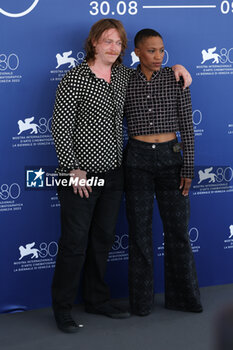 2023-08-31 - Caleb Landry Jones and Jonica T. Gibbs attend a photocall for the movie 