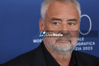2023-08-31 - Luc Besson attends a photocall for the movie 