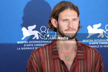 2023-09-01 - Simon Bennebjerg attends a photocall for the movie 