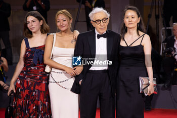 2023-09-04 - (R-L) Soon-Yi Previn, Woody Allen, Bechet Allen and Manzie Tio Allen attend a red carpet for the movie 