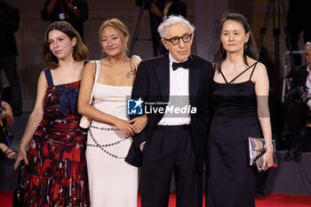 2023-09-04 - (R-L) Soon-Yi Previn, Woody Allen, Bechet Allen and Manzie Tio Allen attend a red carpet for the movie 