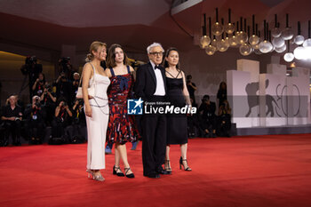 2023-09-04 - (R-L) Soon-Yi Previn, Woody Allen, Manzie Tio Allen attend a red carpet for the movie 