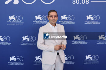 2023-09-05 - Adamo Dionisi attends a photocall for 