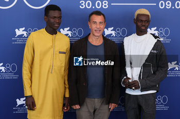2023-09-06 - Seydou Sarr, Matteo Garrone and Moustapha Fall attend a photocall for 