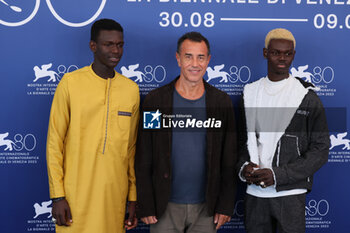 2023-09-06 - Seydou Sarr, Matteo Garrone and Moustapha Fall attend a photocall for 