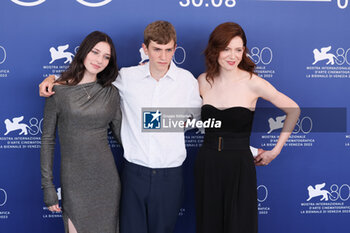 2023-09-07 - (L-R) Actress Cathalina Geeraerts, actor Felix Heremans and actress Greet Verstraete pose during the photocall of the movie 