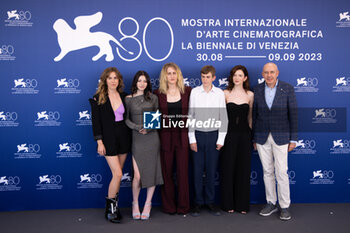 2023-09-07 - (L-R) Elisa Heene, Cathalina Geeraerts, director Fien Troch, Felix Heremans, Greet Verstraete, and Antonino Lombardo attend a photocall for the movie 