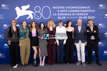 2023-09-07 - (L-R) A guest, Juliette Schrameck, Elisa Heene, Cathalina Geeraerts, director Fien Troch, Felix Heremans, Greet Verstraete, Antonino Lombardo and Donato Rotunno attend a photocall for the movie 
