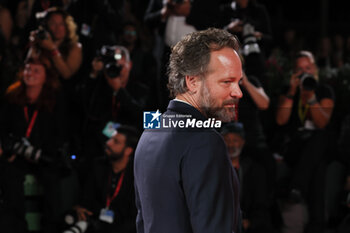 2023-09-08 - Peter-Sarsgaard attends the red carpet of the movie 