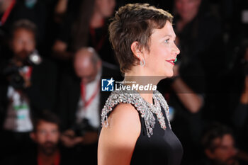 2023-09-08 - Maggie-Gyllenhaal attends the red carpet of the movie 