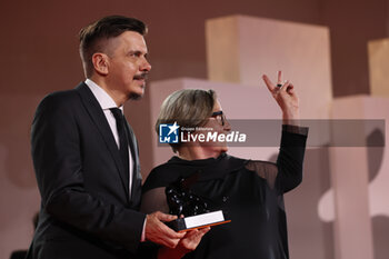 2023-09-09 - Marcin Wierzchoslawski and Agnieszka Holland pose with the Special Jury Prize Award for 'Green Border' at the winner's photocall at the 80th Venice International Film Festival on September 09, 2023 in Venice, Italy. ©Photo: Cinzia Camela. - WINNERS PHOTOCALL - THE 80TH VENICE INTERNATIONAL FILM FESTIVAL - NEWS - VIP