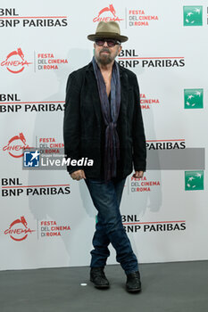 2023-10-19 - Dave Stewart attends the photocall of the movie “Who To Love” during the 18th Rome Film Festival at Auditorium Parco Della Musica on October 19, 2023 in Rome, Italy. - PHOTOCALL OF THE MOVIE “WHO TO LOVE” 18TH ROME FILM FESTIVAL AT AUDITORIUM PARCO DELLA MUSICA - NEWS - VIP