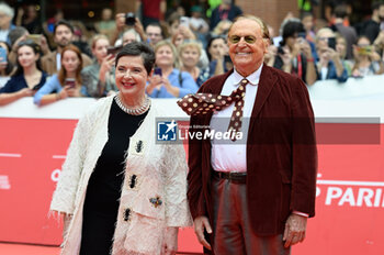 2023-10-20 - Isabella Rossellini and Renzo Arbore attends the red carpet during the 18th Rome Film Festival at Auditorium Parco Della Musica on October 20, 2023 in Rome, Italy. - RED CARPET ISABELLA ROSSELLINI AND RENZO ARBORE 18TH ROME FILM FESTIVAL  - NEWS - VIP