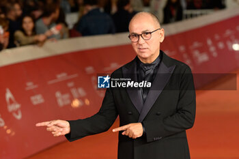 2023-10-22 - Ferzan Ozpetek attends the red carpet of the movie “Nuovo Olimpo” during the 18th Rome Film Festival at Auditorium Parco Della Musica on October 22, 2023 in Rome, Italy. - RED CARPET OF THE MOVIE “NUOVO OLIMPO” 18TH ROME FILM FESTIVAL AT AUDITORIUM PARCO DELLA MUSICA - NEWS - VIP