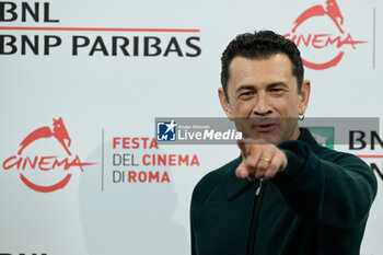 2023-10-23 - Vinicio Marchioni attends the photocall of the movie “I Leoni di Sicilia” during the 18th Rome Film Festival at Auditorium Parco Della Musica on October 23, 2023 in Rome, Italy. - PHOTOCALL OF THE MOVIE “I LEONI DI SICILIA” 18TH ROME FILM FESTIVAL  - NEWS - VIP