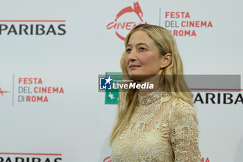 2023-10-25 - Alba Rohrwacher attends the photocall of the movie “La Chimera” during the 18th Rome Film Festival at Auditorium Parco Della Musica on October 25, 2023 in Rome, Italy. - PHOTOCALL OF THE MOVIE “LA CHIMERA” 18TH ROME FILM FESTIVAL  - NEWS - VIP