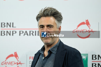 2023-10-25 - William Oldroy attends the photocall of the movie “Eileen” during the 18th Rome Film Festival at Auditorium Parco Della Musica on October 25, 2023 in Rome, Italy. - PHOTOCALL OF THE MOVIE “EILEEN” 18TH ROME FILM FESTIVAL - NEWS - VIP