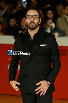 2023-10-28 - Jeremy Piven attends the Red Carpet of the movie “The Performance” during the 18th Rome Film Festival at Auditorium Parco Della Musica on October 28, 2023 in Rome, Italy. - RED CARPET OF THE MOVIE “THE PERFORMANCE” 18TH ROME FILM FESTIVAL  - NEWS - VIP