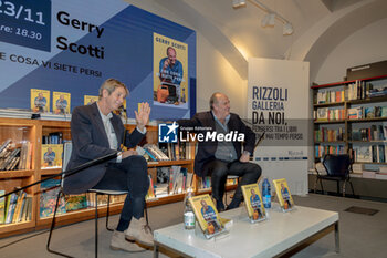2023-11-23 - Gerry Scotti and Aldo Vitali during the presentation of the book in Galleria Rizzoli in Milan - PRESENTATION OF THE NEW BOOK BY GERRY SCOTTI - NEWS - VIP