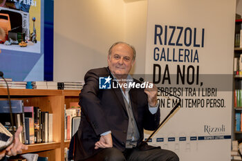 2023-11-23 - Gerry Scotti during the presentation of the book in Galleria Rizzoli in Milan - PRESENTATION OF THE NEW BOOK BY GERRY SCOTTI - NEWS - VIP